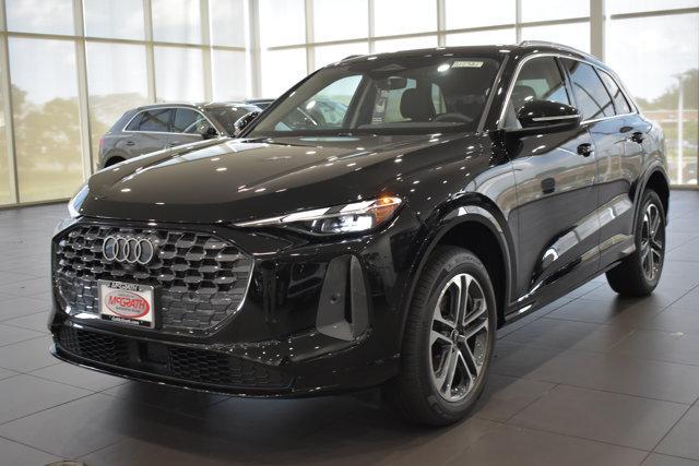 Photo of 2025 Mythos Black Metallic Audi Q5