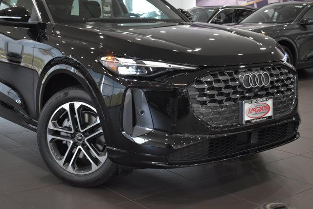 Photo of 2025 Mythos Black Metallic Audi Q5