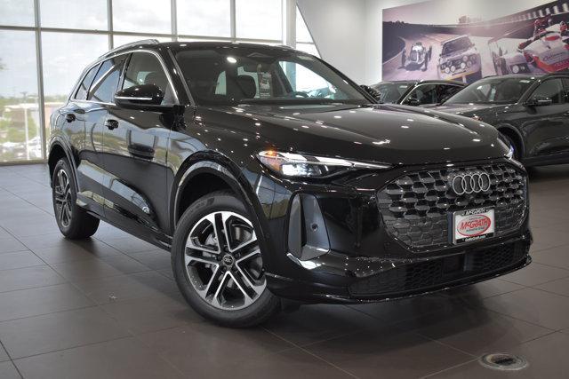 Photo of 2025 Mythos Black Metallic Audi Q5