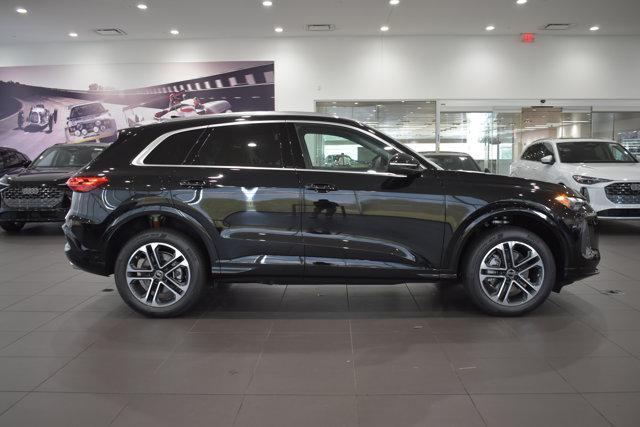 Photo of 2025 Mythos Black Metallic Audi Q5