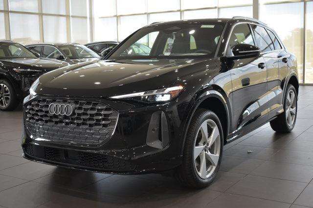 Photo of 2025 Mythos Black metallic Audi Q5