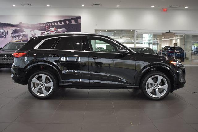 Photo of 2025 Mythos Black metallic Audi Q5