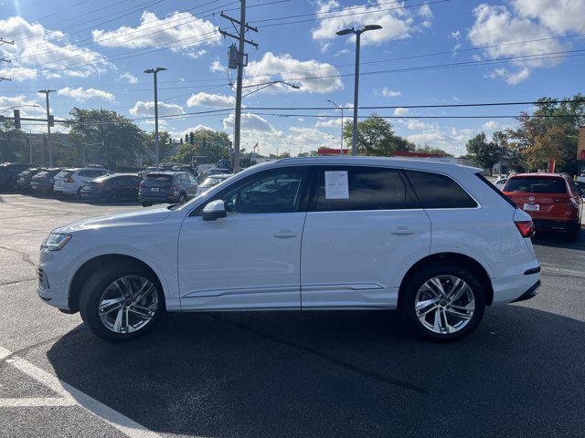 Photo of 2023 Glacier White Metallic Audi Q7