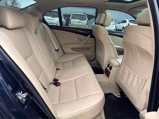 Photo of 2008 Blue BMW 535