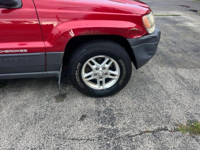 Photo of 2004 Red Jeep Grand Cherokee