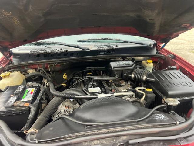 Photo of 2004 Red Jeep Grand Cherokee