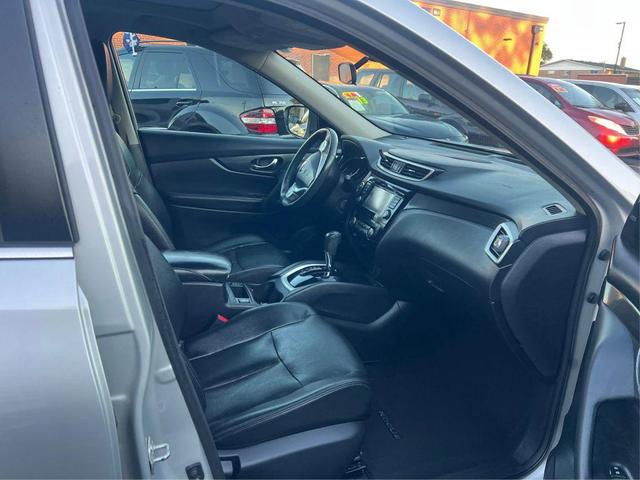 Photo of 2016 Brilliant Silver Nissan Rogue