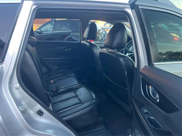 Photo of 2016 Brilliant Silver Nissan Rogue