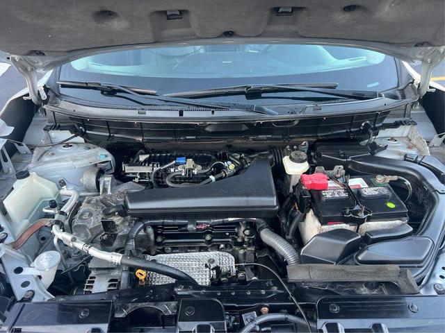 Photo of 2016 Brilliant Silver Nissan Rogue