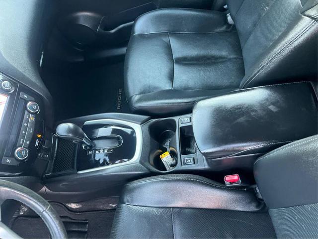 Photo of 2016 Brilliant Silver Nissan Rogue