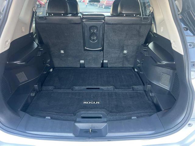 Photo of 2016 Brilliant Silver Nissan Rogue