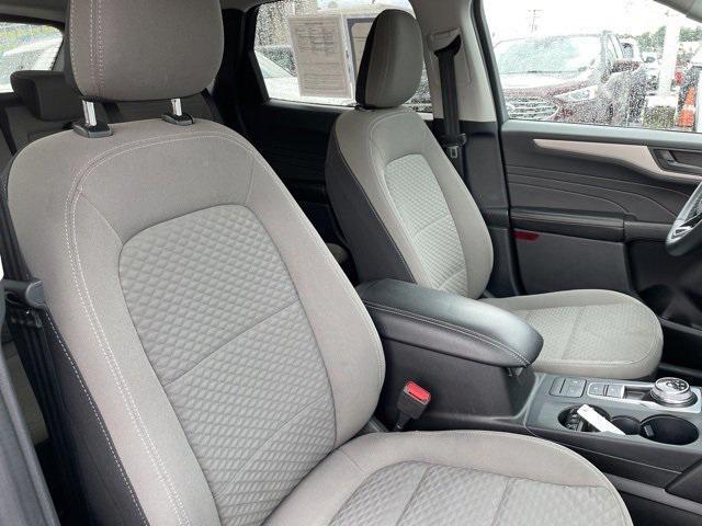 Photo of 2022 Iconic Silver Metallic Ford Escape