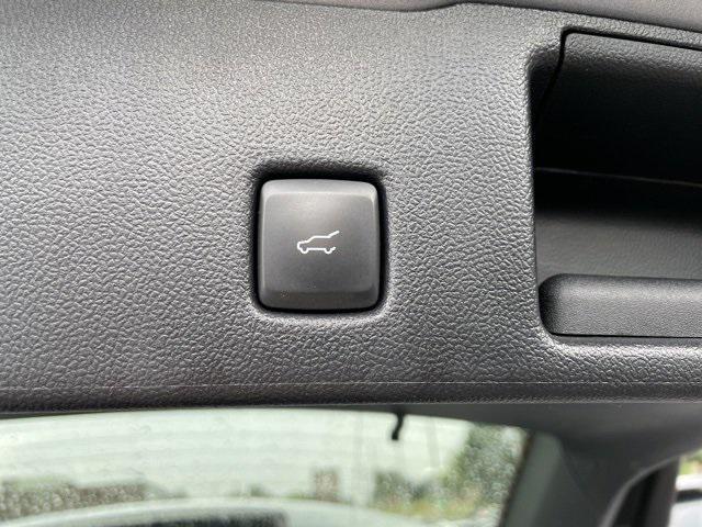 Photo of 2022 Iconic Silver Metallic Ford Escape