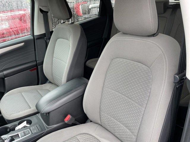 Photo of 2022 Iconic Silver Metallic Ford Escape
