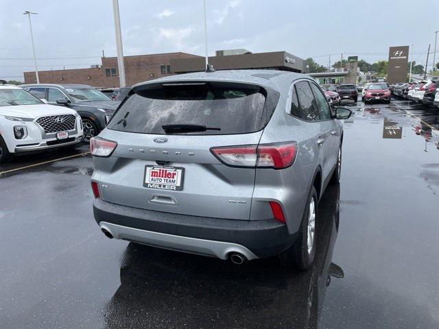 Photo of 2022 Iconic Silver Metallic Ford Escape
