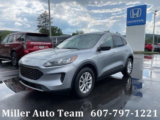 Photo of 2022 Iconic Silver Metallic Ford Escape