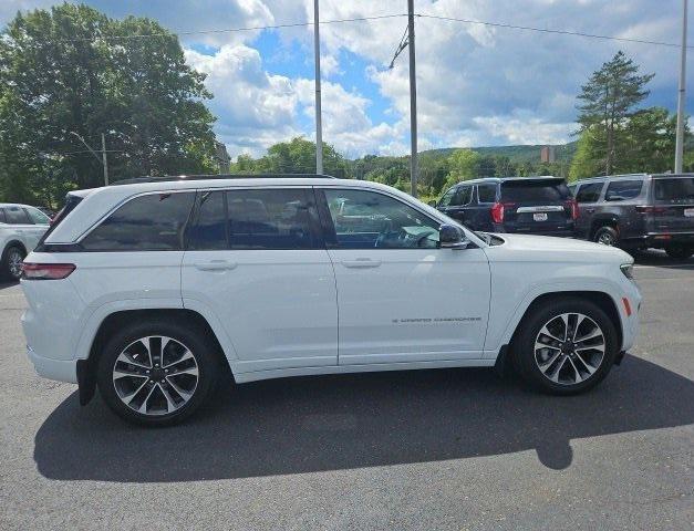 Photo of 2024 Bright White Clearcoat Jeep Grand Cherokee
