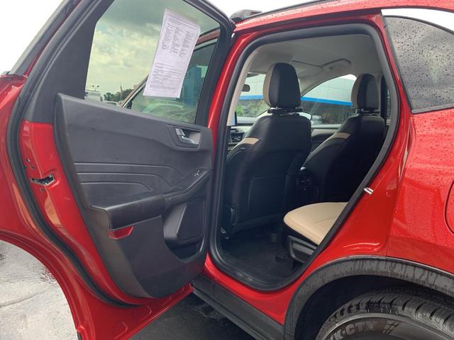 Photo of 2022 Rapid Red Metallic Tinted Clearcoat Ford Escape