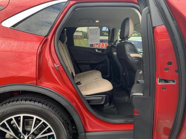 Photo of 2022 Rapid Red Metallic Tinted Clearcoat Ford Escape