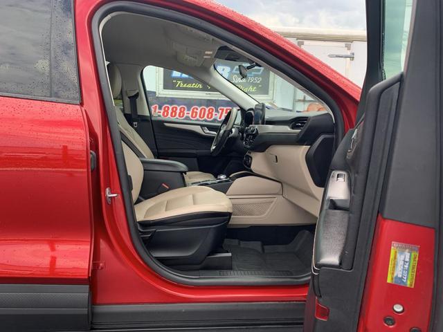 Photo of 2022 Rapid Red Metallic Tinted Clearcoat Ford Escape