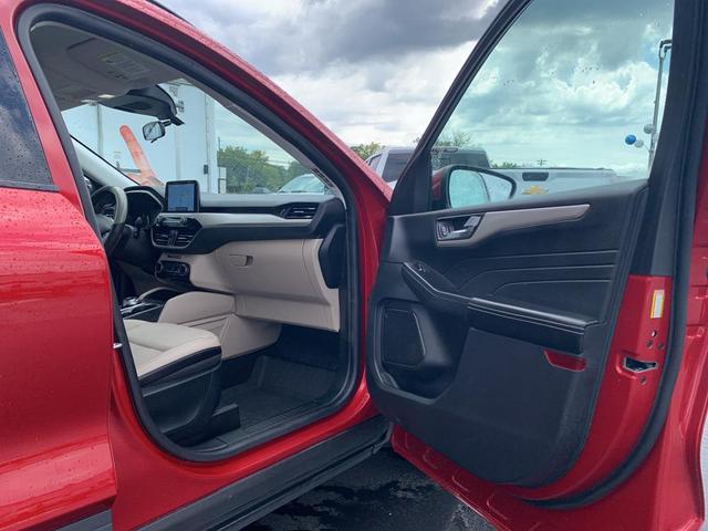 Photo of 2022 Rapid Red Metallic Tinted Clearcoat Ford Escape