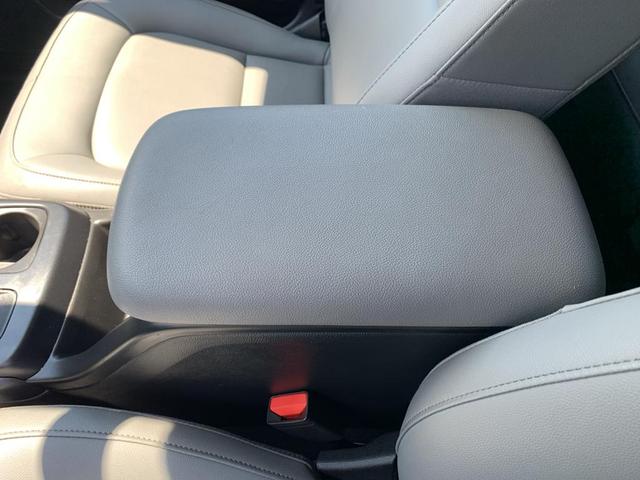 Photo of 2022 Summit White Chevrolet Colorado