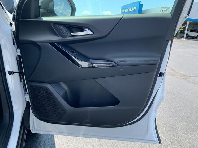 Photo of 2026 Summit White Chevrolet Equinox