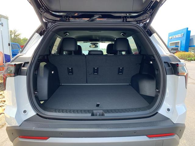 Photo of 2026 Summit White Chevrolet Equinox