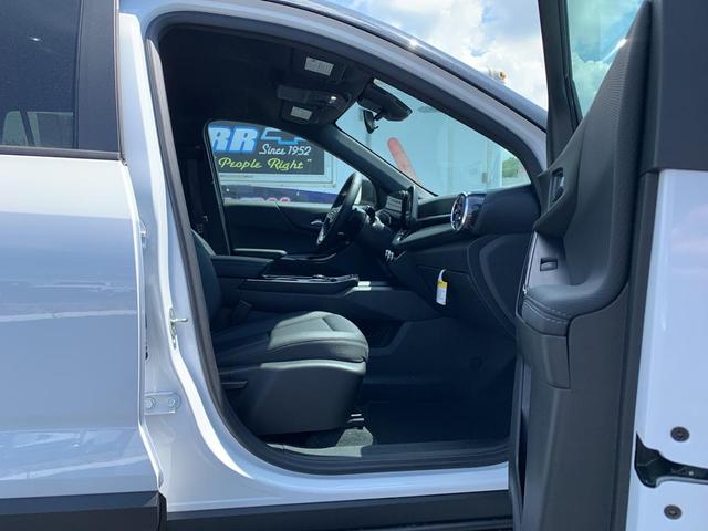 Photo of 2026 Summit White Chevrolet Equinox