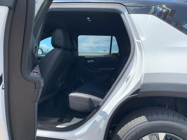 Photo of 2026 Summit White Chevrolet Equinox