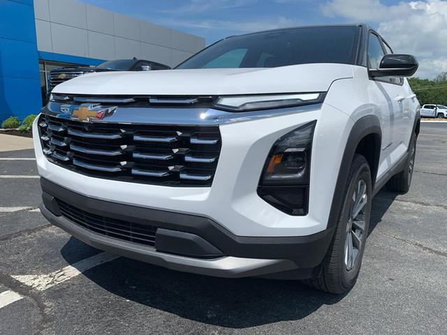 Photo of 2026 Summit White Chevrolet Equinox