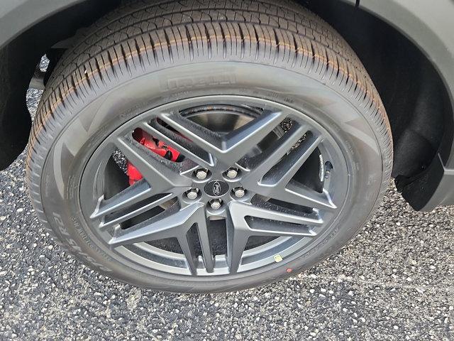 Photo of 2025 Carbonized Gray Metallic Ford Explorer