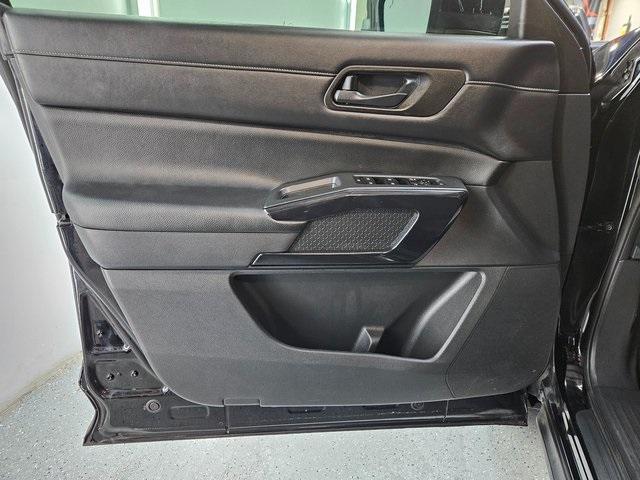 Photo of 2023 Black Nissan Pathfinder