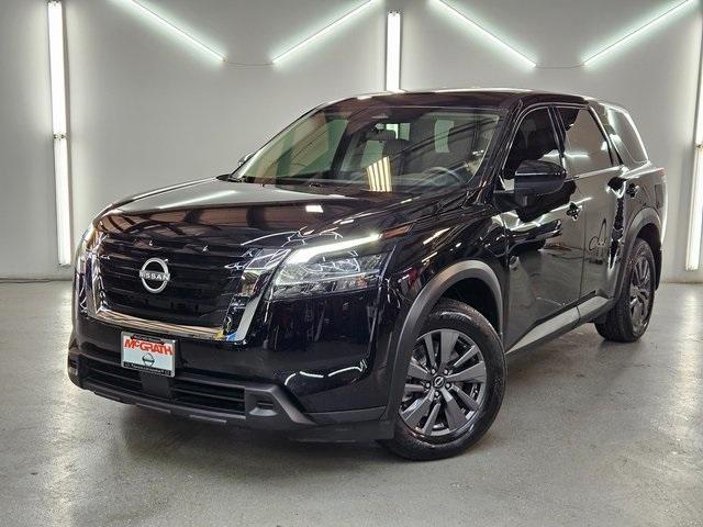 Photo of 2023 Black Nissan Pathfinder