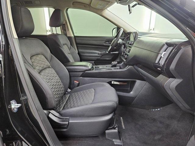 Photo of 2023 Black Nissan Pathfinder