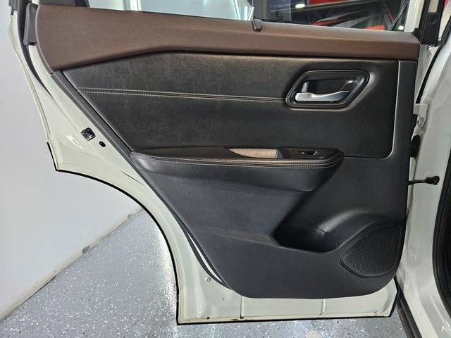 Photo of 2022 White Nissan Rogue