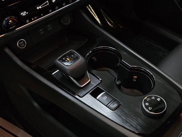 Photo of 2022 White Nissan Rogue