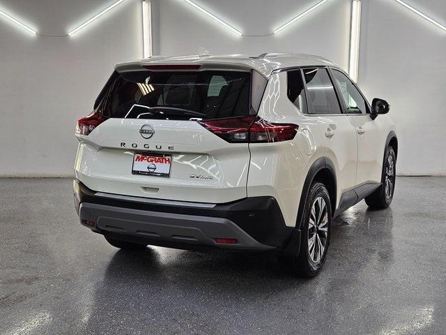 Photo of 2022 White Nissan Rogue