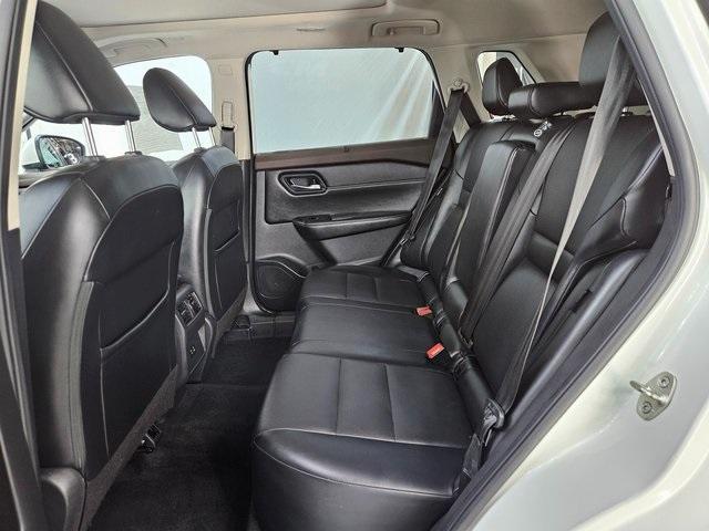 Photo of 2022 White Nissan Rogue