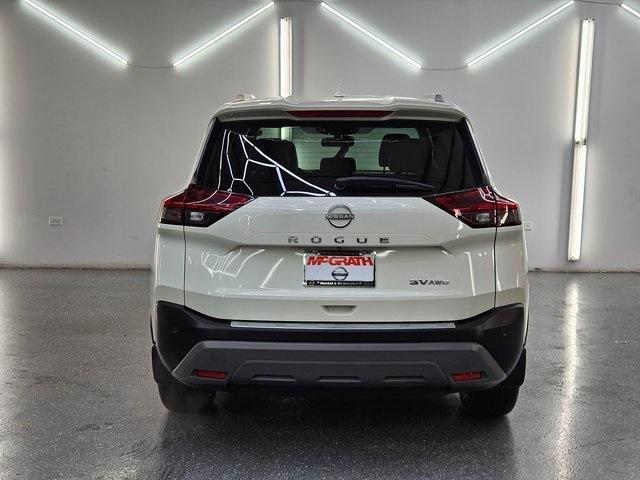 Photo of 2022 White Nissan Rogue