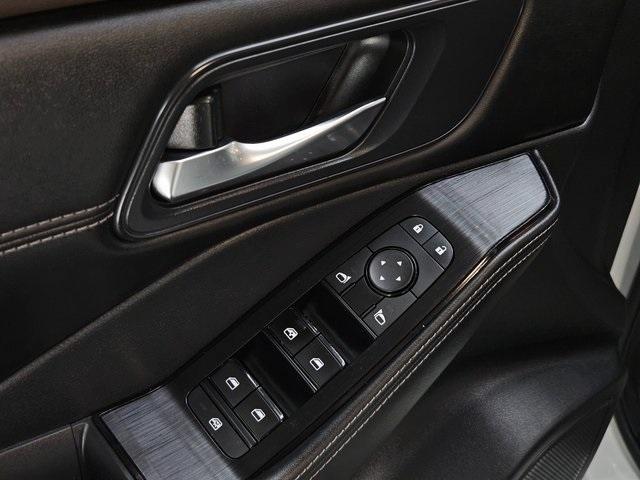 Photo of 2022 White Nissan Rogue