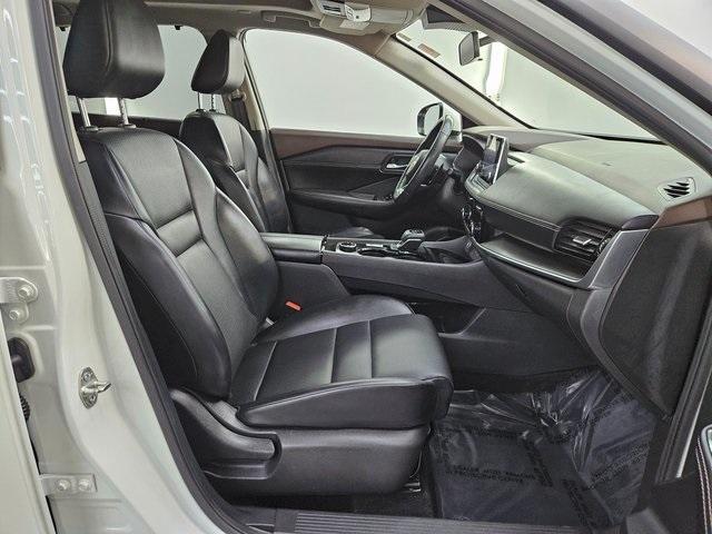 Photo of 2022 White Nissan Rogue