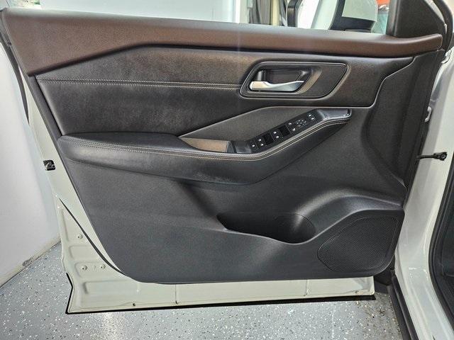 Photo of 2022 White Nissan Rogue