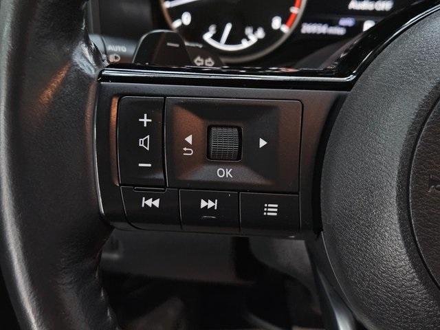Photo of 2022 White Nissan Rogue