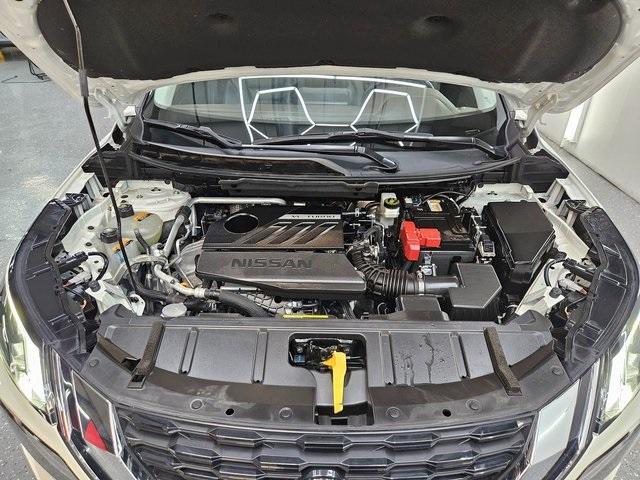 Photo of 2022 White Nissan Rogue