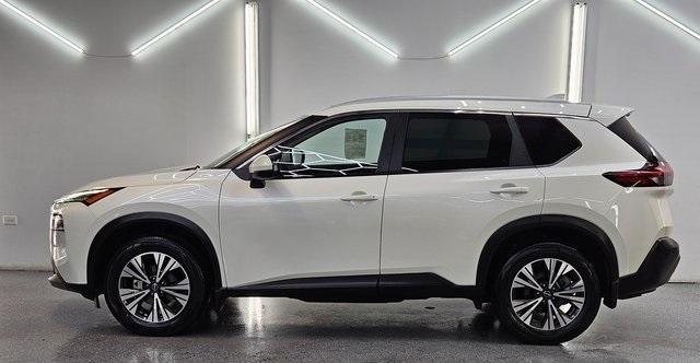 Photo of 2022 White Nissan Rogue