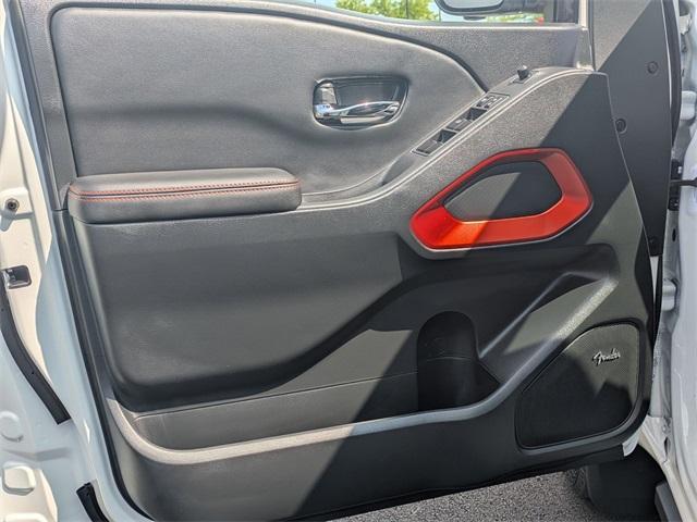 Photo of 2025 Glacier White Nissan Frontier