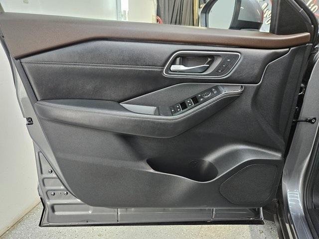 Photo of 2022 Gun Metallic Nissan Rogue