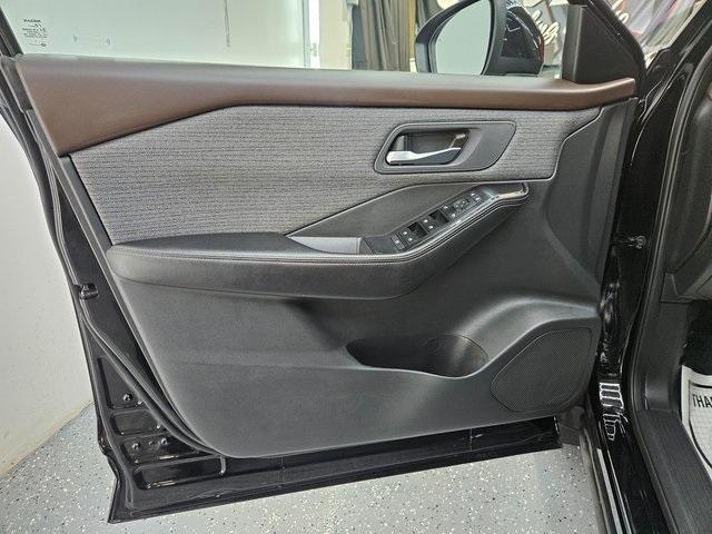 Photo of 2022 Black Nissan Rogue