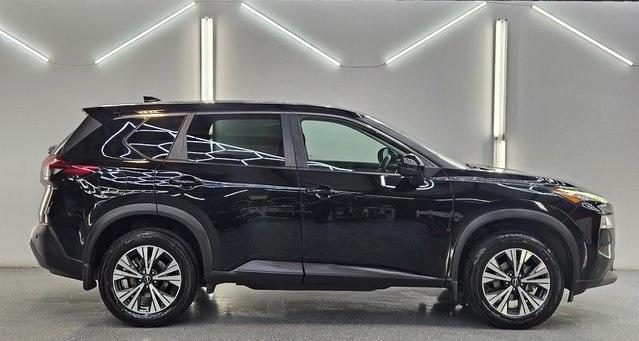 Photo of 2022 Black Nissan Rogue